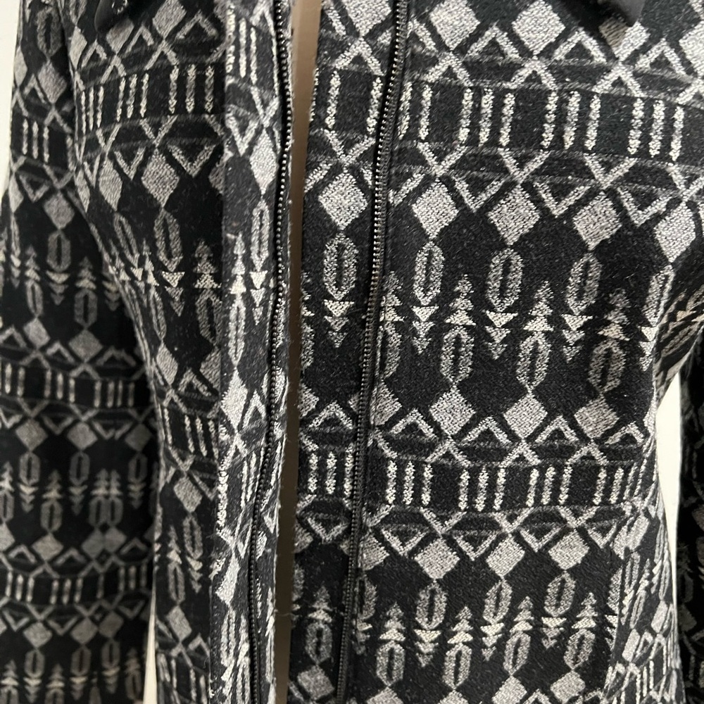 Pendleton wool zip front jacket. - Picture 3 of 8